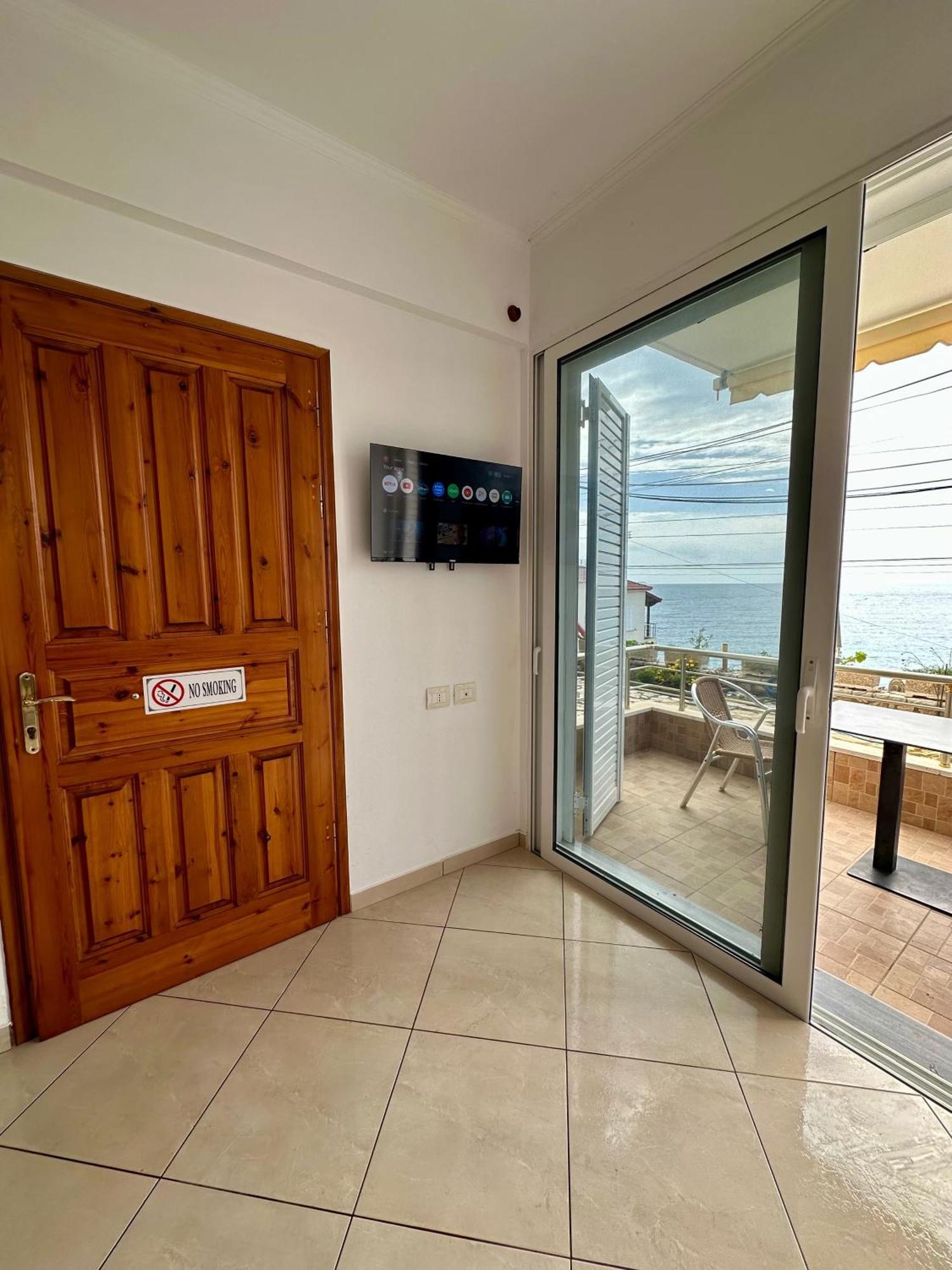 Fane'S Apartments Himare Buitenkant foto
